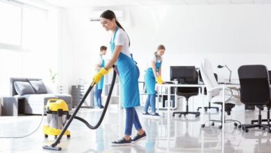 What are the tips for picking the contract cleaner